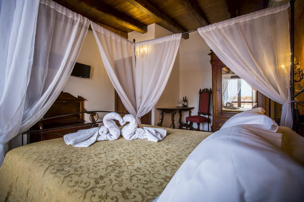 Palazzo Giunta - Porta Marina Ortigia Bed & Breakfast Syracuse Exterior foto