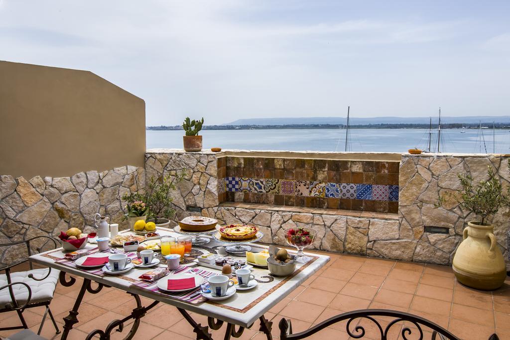 Palazzo Giunta - Porta Marina Ortigia Bed & Breakfast Syracuse Exterior foto