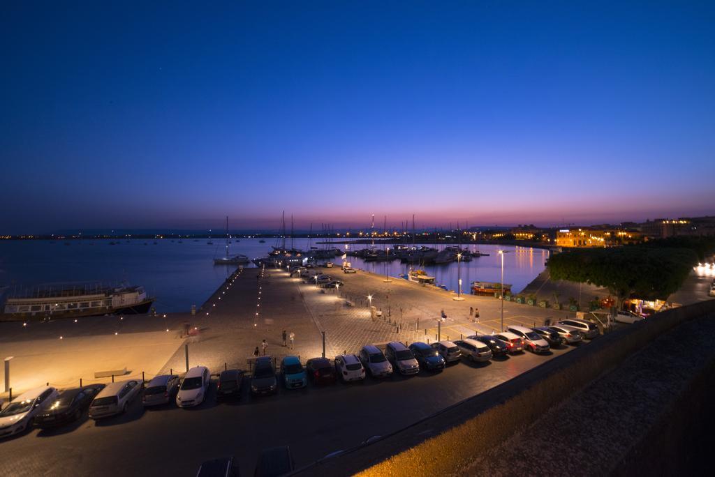 Palazzo Giunta - Porta Marina Ortigia Bed & Breakfast Syracuse Exterior foto